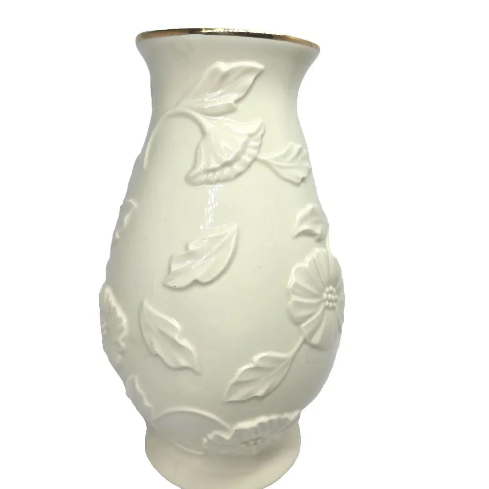 Vintage LENOX 10” Vase POPPY Pattern, creamy ivory AMERICAN BY DESIGN